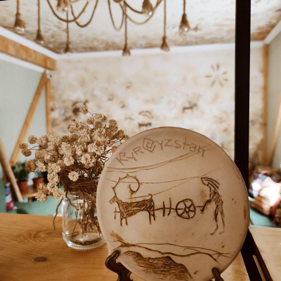 Silkroad Guesthouse Bisjkek Buitenkant foto