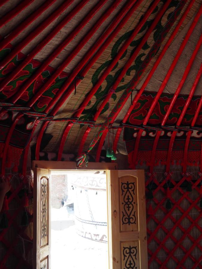 Silkroad Guesthouse Bisjkek Buitenkant foto
