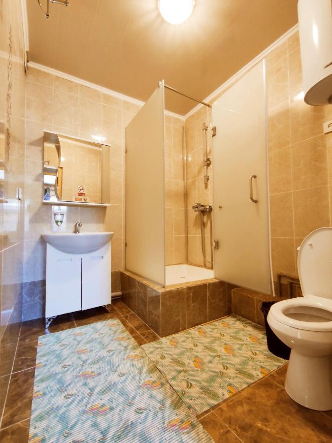 Silkroad Guesthouse Bisjkek Buitenkant foto