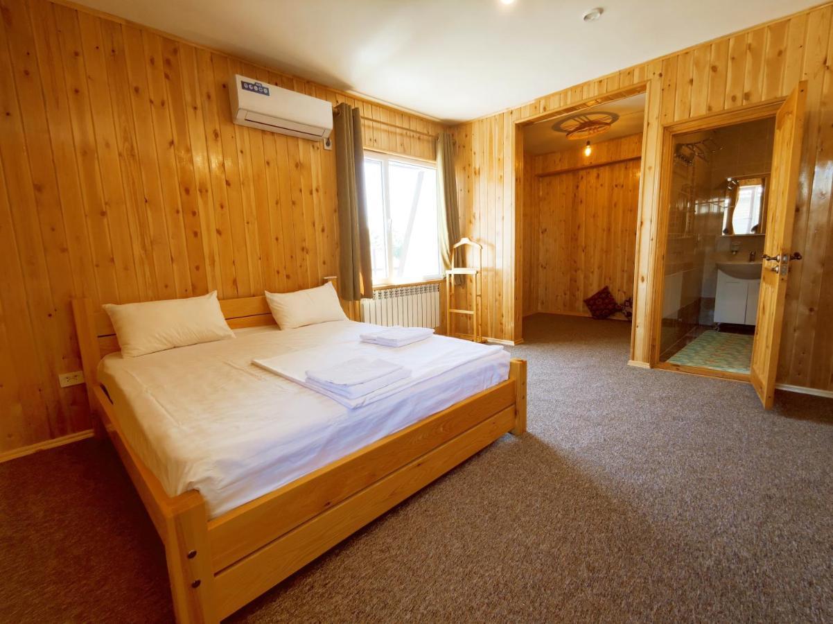Silkroad Guesthouse Bisjkek Buitenkant foto