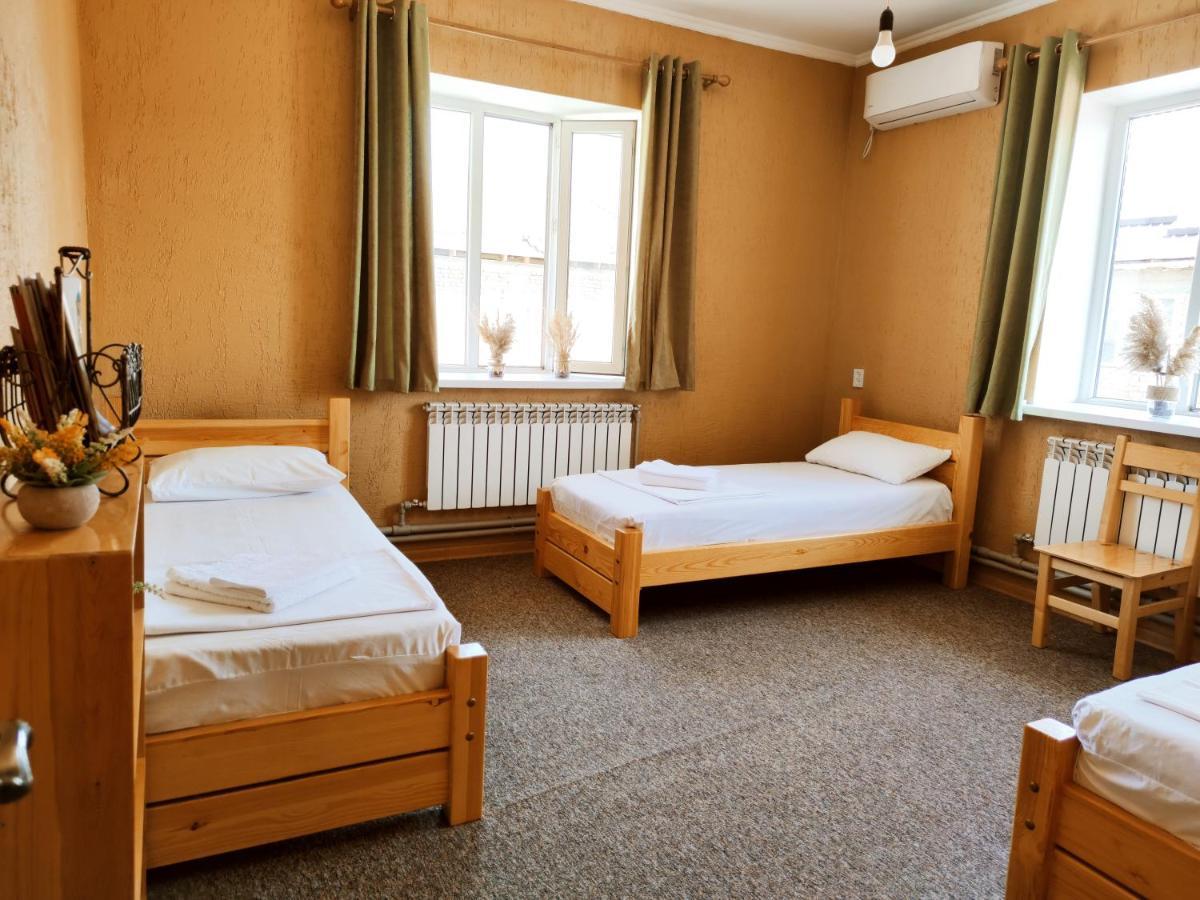 Silkroad Guesthouse Bisjkek Buitenkant foto