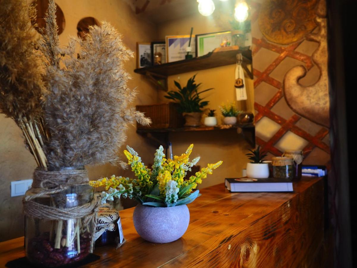 Silkroad Guesthouse Bisjkek Buitenkant foto