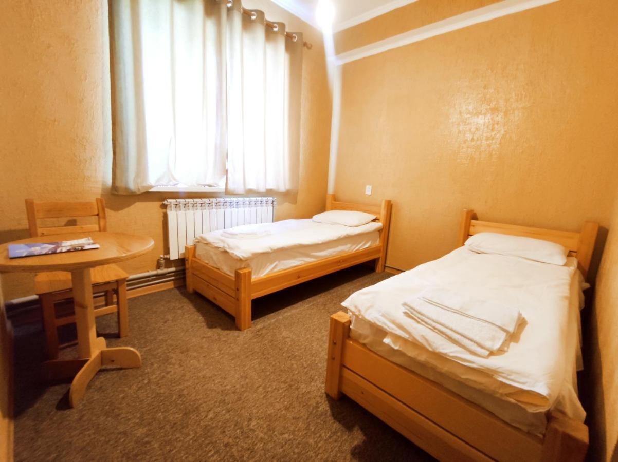 Silkroad Guesthouse Bisjkek Buitenkant foto
