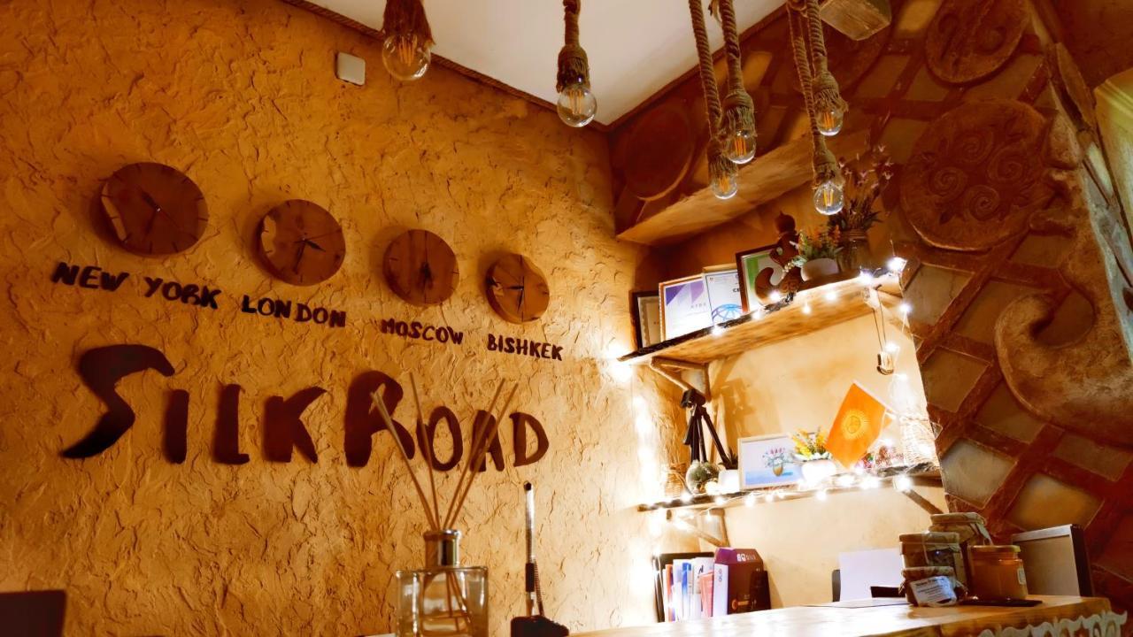 Silkroad Guesthouse Bisjkek Buitenkant foto
