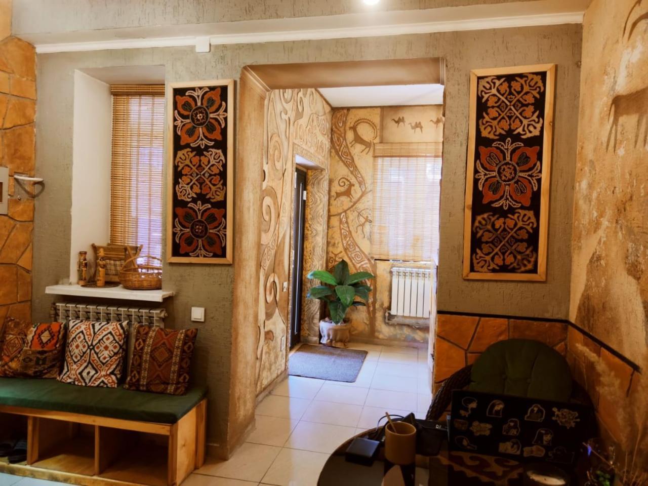 Silkroad Guesthouse Bisjkek Buitenkant foto