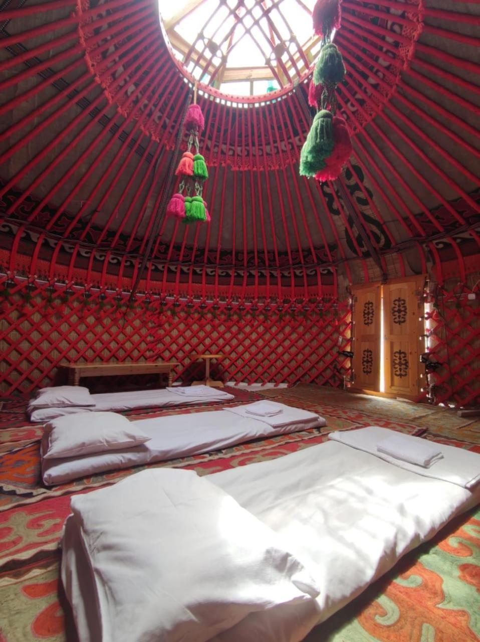 Silkroad Guesthouse Bisjkek Buitenkant foto